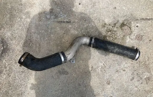 Intercooler hose/pipe