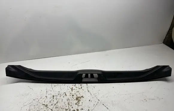 Volvo XC70 (D) pillar trim (bottom) 