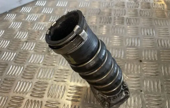 Opel Astra H Intercooler hose/pipe 2002810B