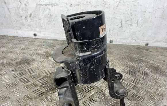 Toyota RAV 4 (XA50) Engine mount bracket J9171049