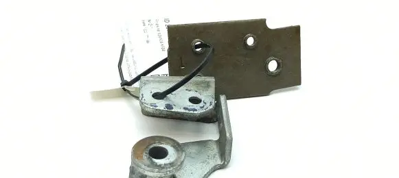 BMW 7 E23 Front door lock loop/hook striker 18728333