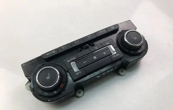 Skoda Octavia Mk2 (1Z) Interior fan control switch 3T0907044CA