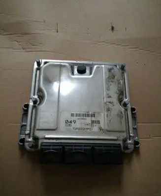 Volvo S40, V40 Engine control unit/module 0281010440