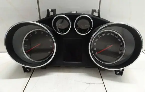 Opel Mokka Speedometer (instrument cluster) 95386880