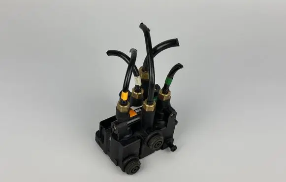 Land Rover Range Rover Sport L494 Air suspension control unit module (rear) CPLA5B710BB