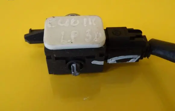 Renault Clio II Airbag deployment crash/impact sensor 8200529572