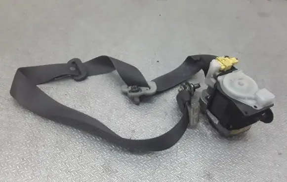 Honda Stream Front seatbelt C7004E5 C8206