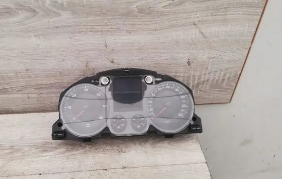 Volkswagen PASSAT B6 Speedometer (instrument cluster) 3C0920850Q