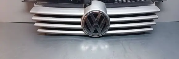 Volkswagen Bora Front grill 1J5853655C