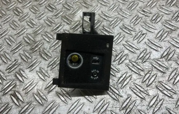 BMW 6 F06 Gran coupe AUX in-socket connector 9241620