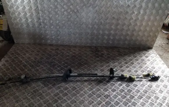 Opel Insignia A Gear shift cable linkage 