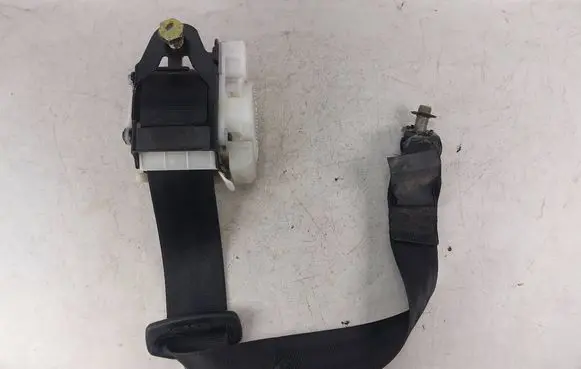 Rear seatbelt
