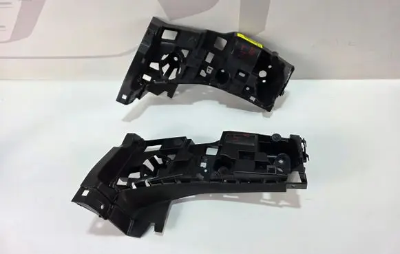 BMW X7 G07 Rear bumper mounting bracket 
