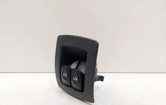 Dacia Logan I Electric window control switch 8200290876