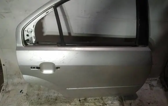 Ford Mondeo Mk III Rear door pilkos