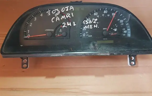Toyota Camry Speedometer (instrument cluster) 838000W040