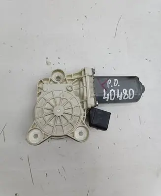Mercedes-Benz C AMG W203 Front door window regulator motor A2118201742