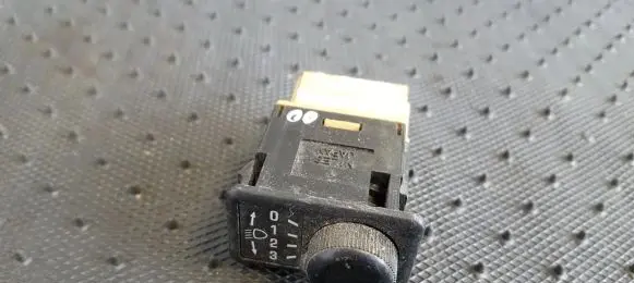 Headlight level height control switch
