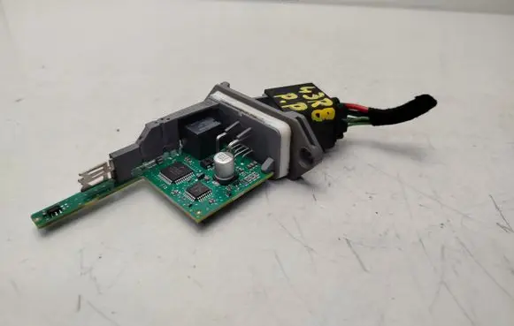 Opel Astra J MPM control module 915722103