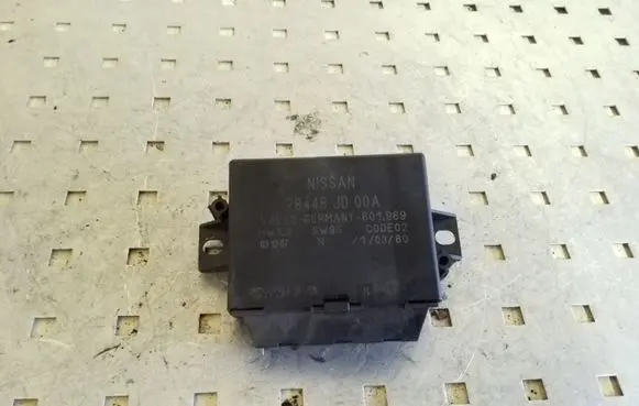 Nissan Qashqai Door central lock control unit/module 28448JD00A