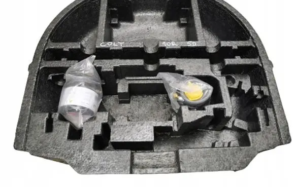 Mitsubishi Colt Tool set 