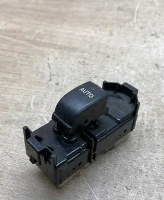 Toyota Avensis Verso Electric window control switch 514746