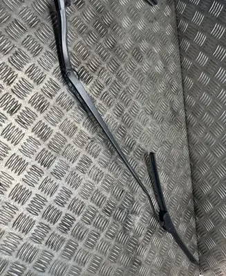 Front wiper blade arm