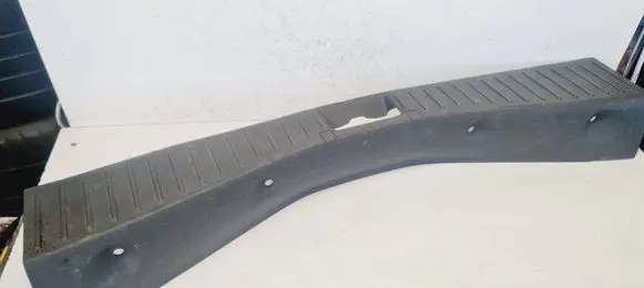 Trunk/boot sill cover protection