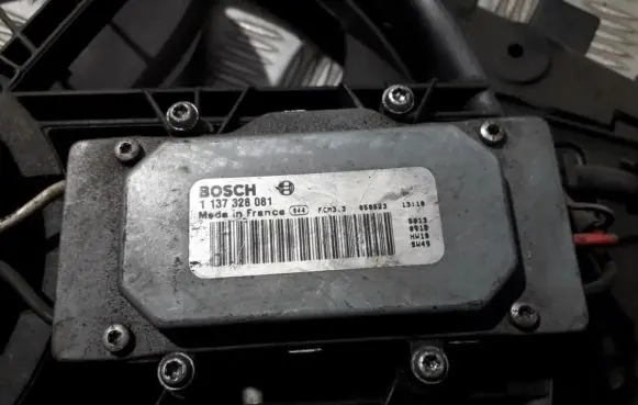 Volvo S70 V70 V70 XC Coolant fan relay 1137328081
