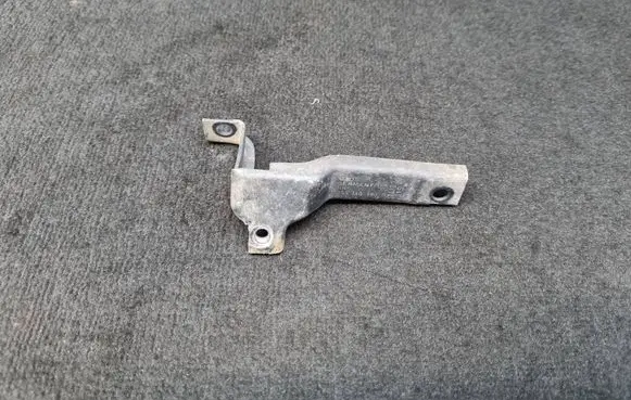Volkswagen Touareg I Fuel pump bracket 059130180B