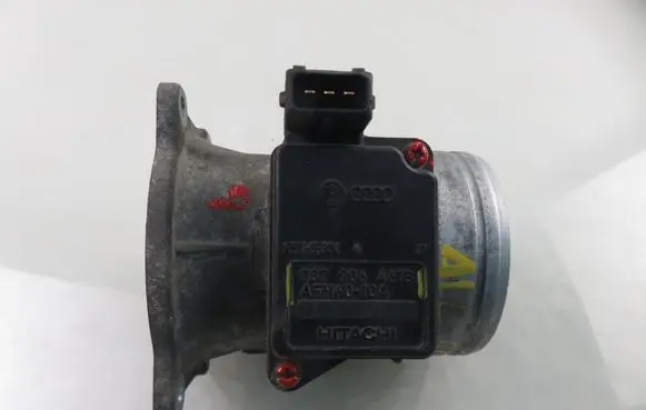Audi A4 S4 B5 8D Mass air flow meter 037906461B AFH6010A