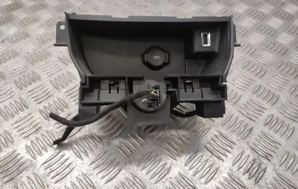 Peugeot 308 USB socket connector 9826717080