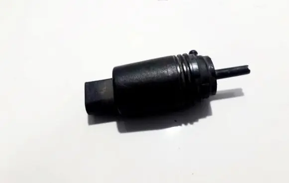 BMW 5 E39 Windscreen/windshield washer pump 67128377612