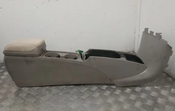 Volvo V50 Center console 8687408