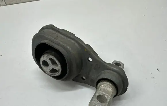 Mercedes-Benz CLA C118 X118 Engine mount bracket A2472400600