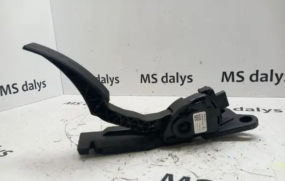 Mercedes-Benz ML W166 Accelerator throttle pedal A1663000204 1663000204