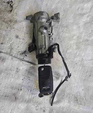 Volkswagen Touran I Ignition lock 1K0905851B