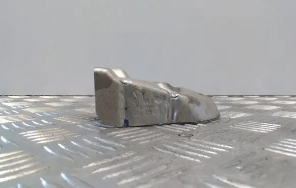 Volkswagen PASSAT B8 Heat shield in engine bay 04L129969J