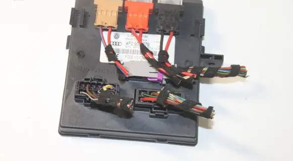 Audi A6 S6 C6 4F Power management control unit 4F0907279