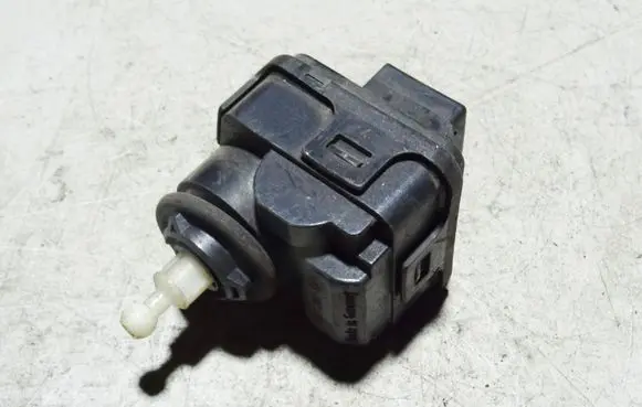 Headlight level adjustment motor