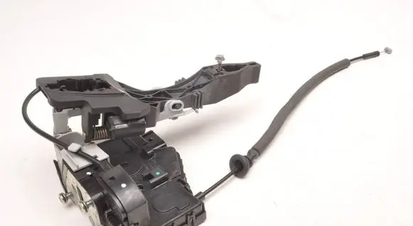 Hyundai ix20 Front door lock 81320-1K040