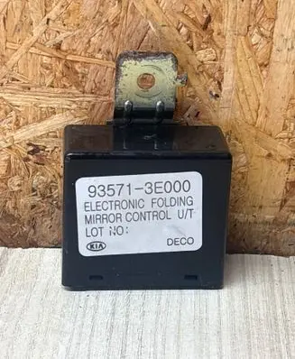 KIA Sorento Wing mirror control module 935713E000