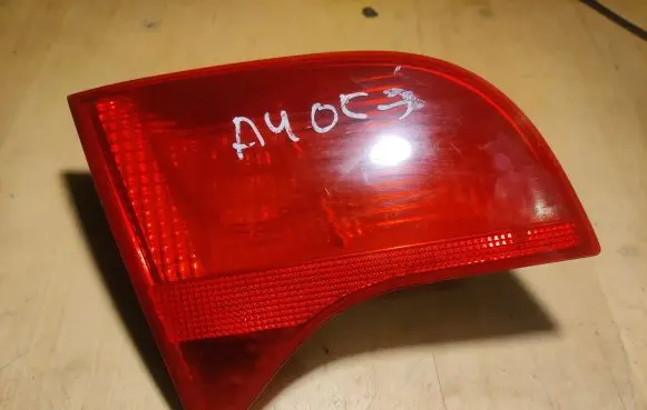 Audi A4 S4 B7 8E 8H Tailgate rear/tail lights 8E9945093