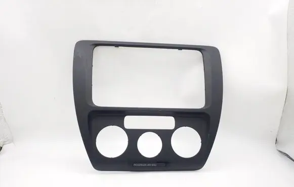 Volkswagen Jetta VI Climate control/heater control trim 5C6858071