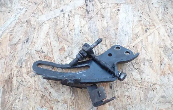 Infiniti G20 Generator/alternator bracket 