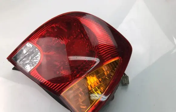 Hyundai Accent Tailgate rear/tail lights