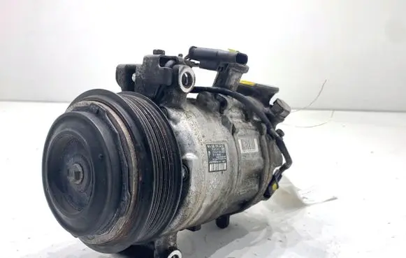Mercedes-Benz C W205 Air conditioning (A/C) compressor (pump) A0008303002