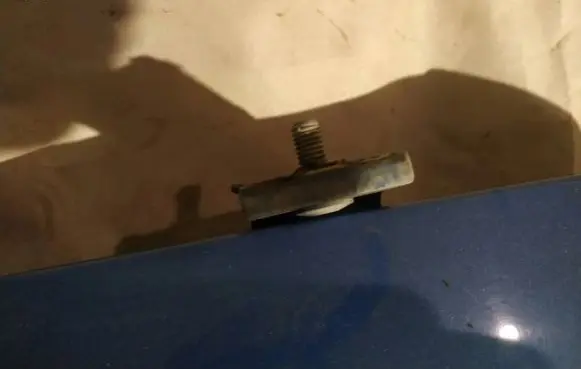 Volkswagen Golf V Tailgate/trunk/boot hinge