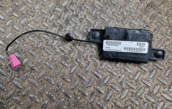 Chrysler Pacifica Aerial antenna amplifier 68186558AA P68186558AA