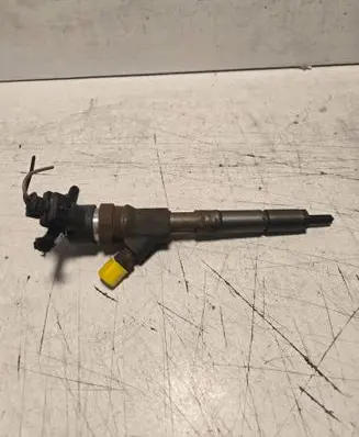Toyota Auris 150 Fuel injector 2367033040